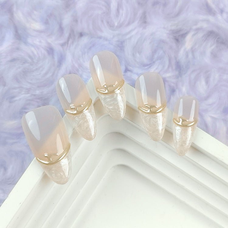 ネイルチップ Luminail プレミアムつけ爪 - ホワイト&ゴールドラインデザインショートネイル - ネイルチップ専門店 Luminail ルミネイル