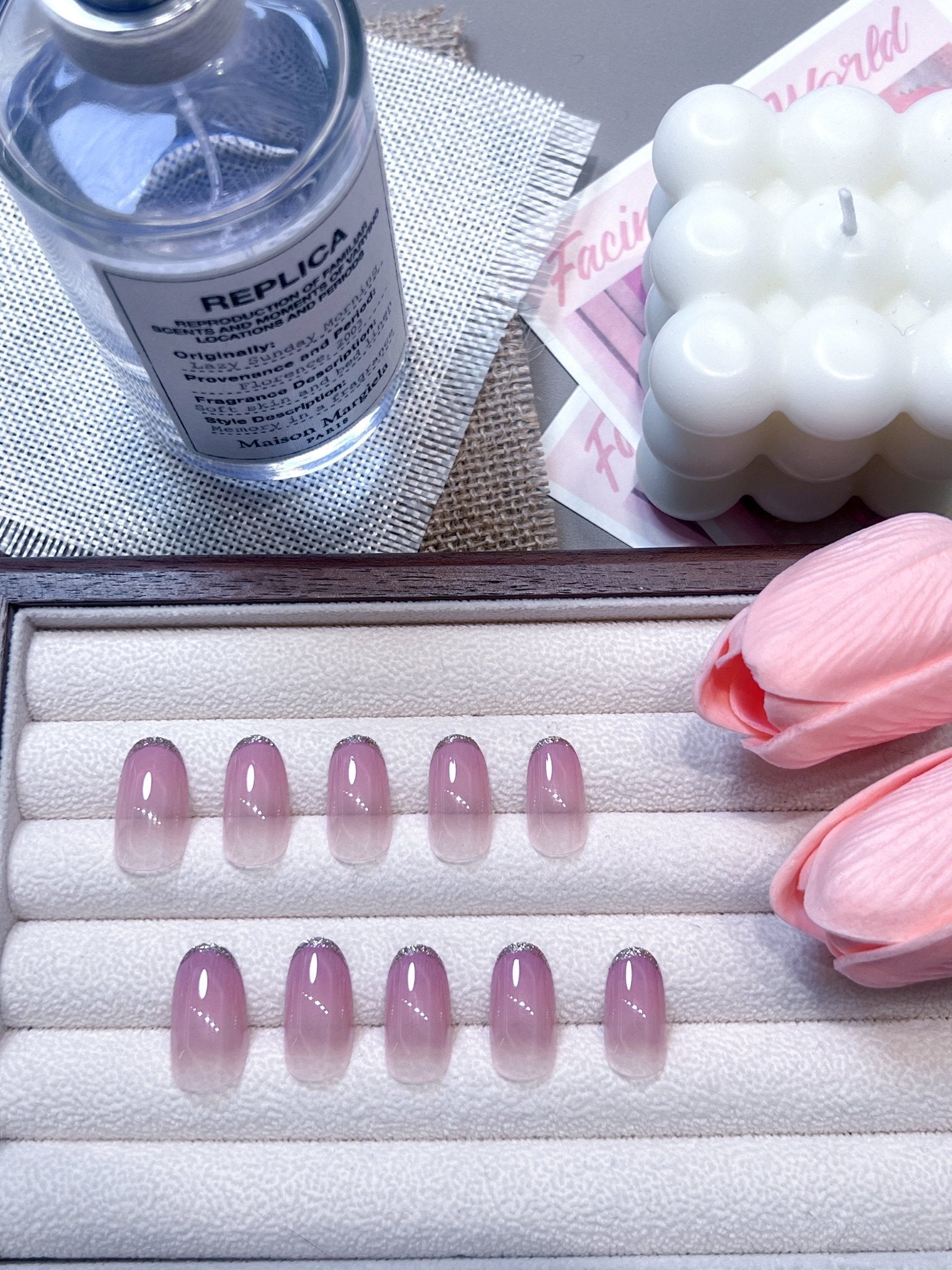 ネイルチップ Luminail プレミアムつけ爪 - ヌーディーピンク&ゴールドエッジデザインショートネイル - ネイルチップ専門店 Luminail ルミネイル