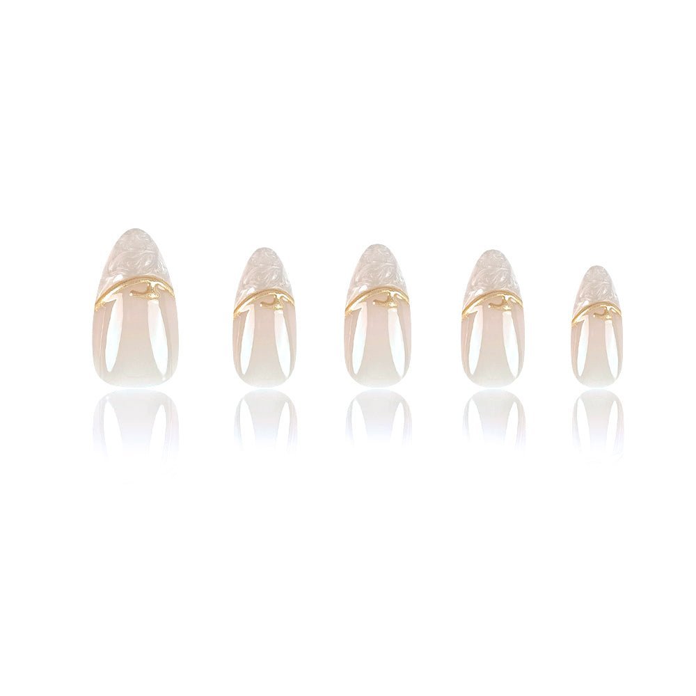 ネイルチップ Luminail プレミアムつけ爪 - ホワイト＆ゴールドラインデザインショートネイル - ネイルチップ専門店 Luminail ルミネイル